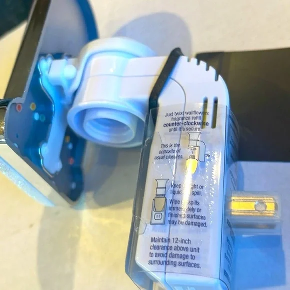 NWT Bath & Body Works Neon Rainbow Wallflower Plug In Fragrance Night Light - Picture 5 of 6